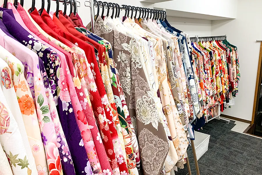 枚方で卒業式の袴レンタルなら京都さがの館大阪枚方店