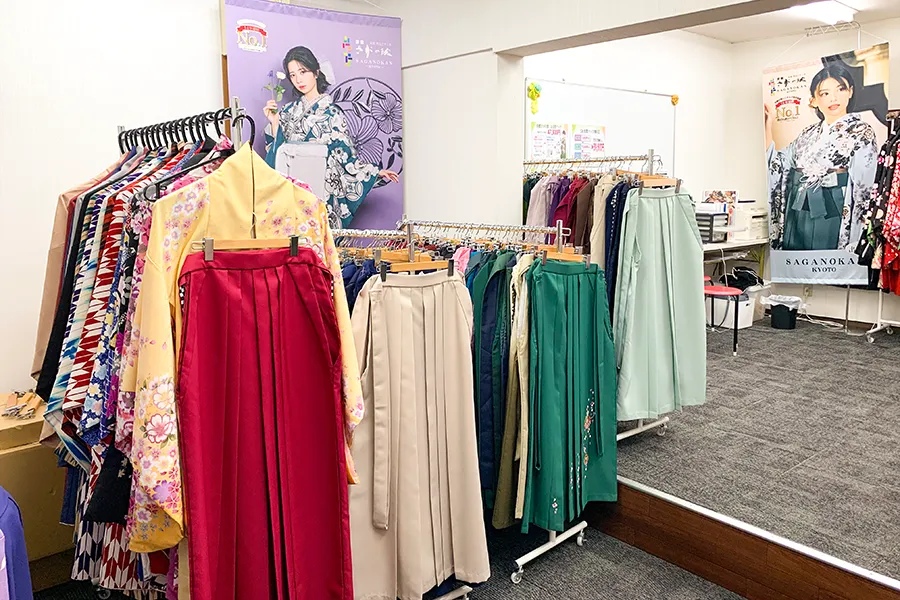 枚方で卒業式の袴レンタルなら京都さがの館大阪枚方店