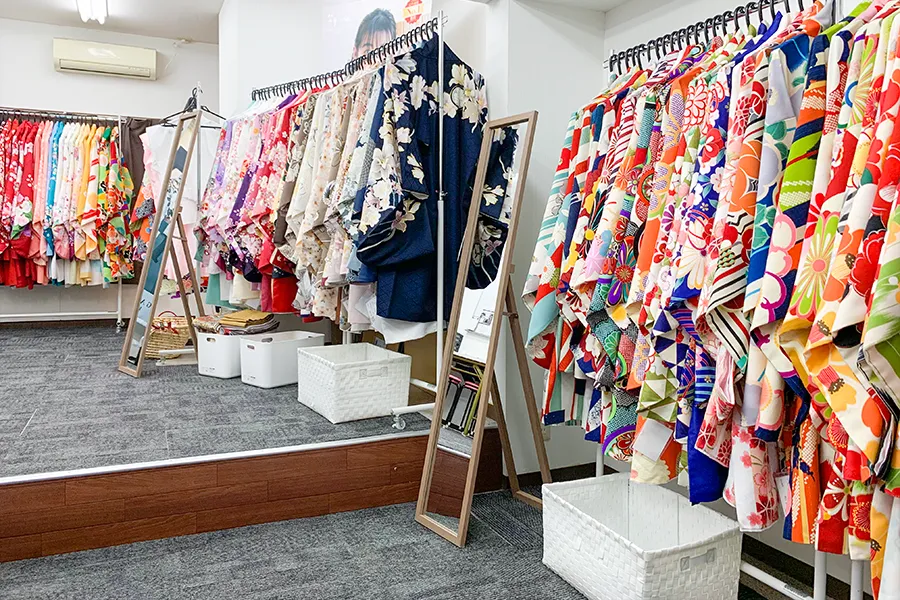 枚方で卒業式の袴レンタルなら京都さがの館大阪枚方店