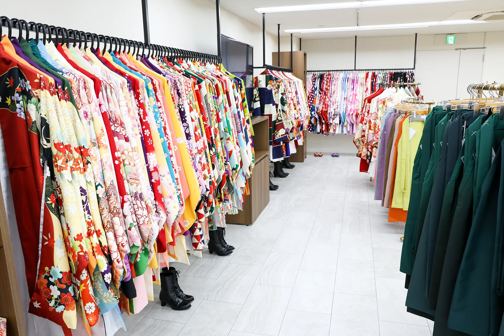 京都さがの館 神戸三宮店 店内画像