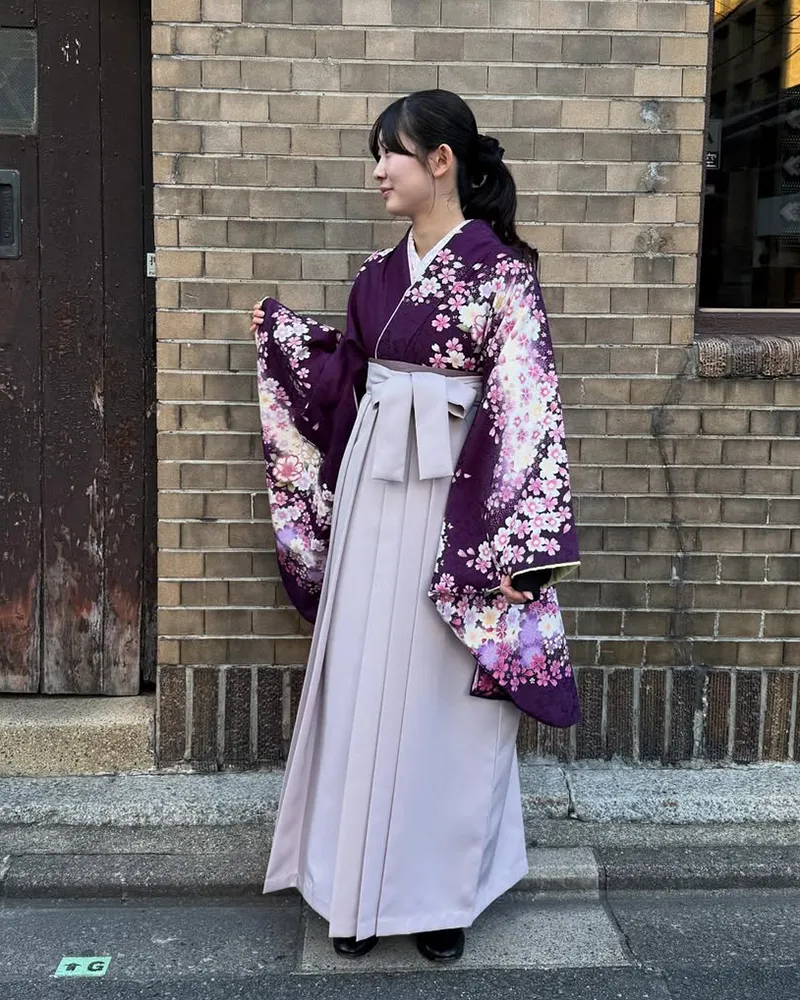 卒業式袴レンタルの京都さがの館四条本店に勤めるスタッフのコーディネート