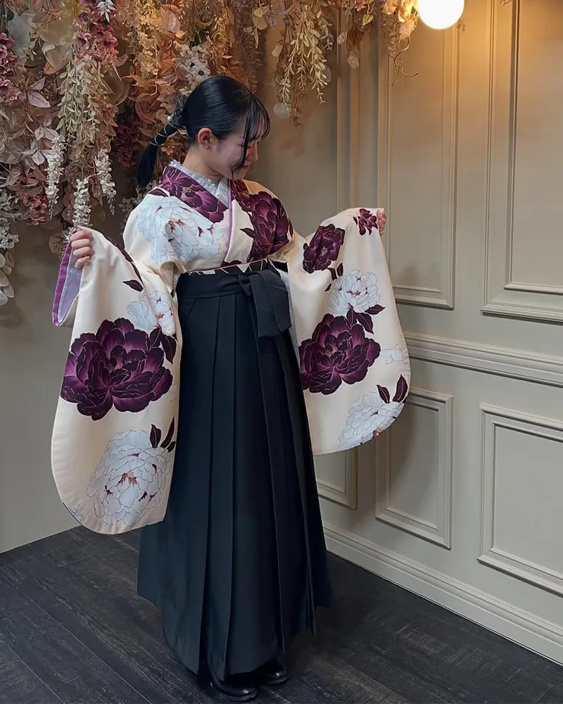 卒業式袴レンタルの京都さがの館四条本店に勤めるスタッフのコーディネート