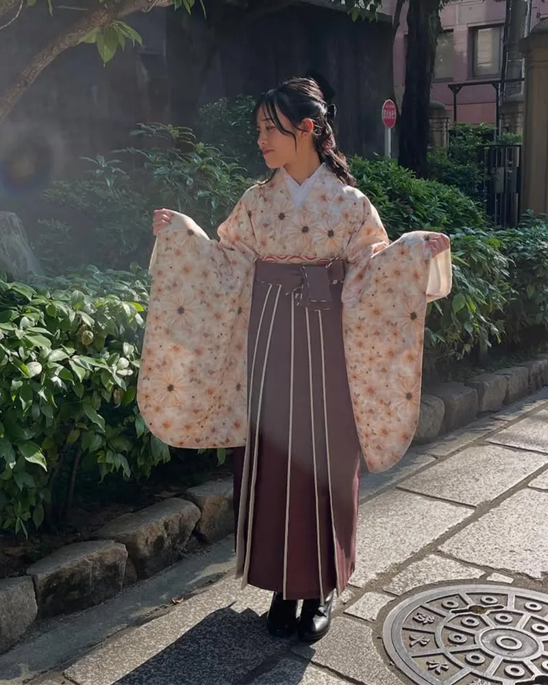 卒業式袴レンタルの京都さがの館四条本店に勤めるスタッフのコーディネート