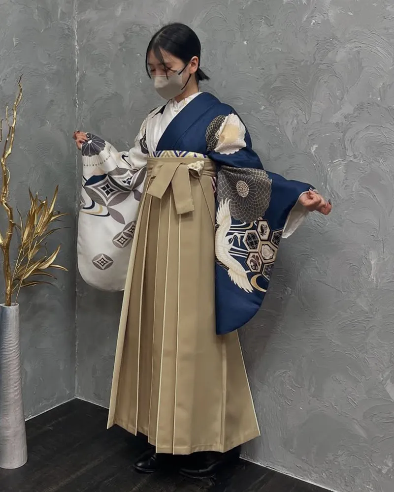 卒業式袴レンタルの京都さがの館四条本店に勤めるスタッフのコーディネート