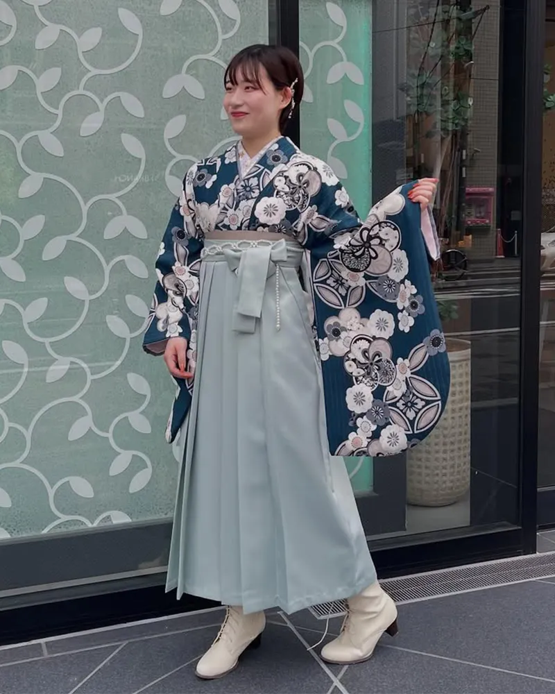 卒業式袴レンタルの京都さがの館四条本店に勤めるスタッフのコーディネート