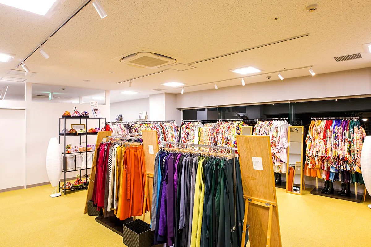 卒業式袴レンタル京都さがの館新宿店