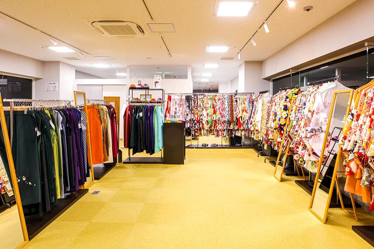 卒業式袴レンタル京都さがの館新宿店