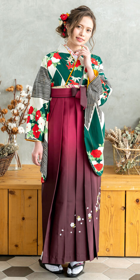 京都さがの館でレンタルできる緑色の卒業式袴