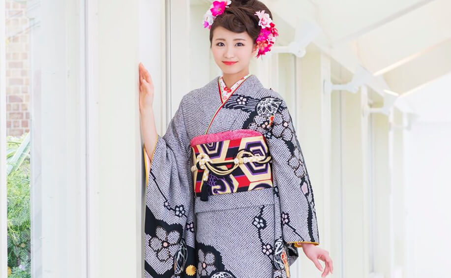 成人式の振袖レンタルで人気な黒色