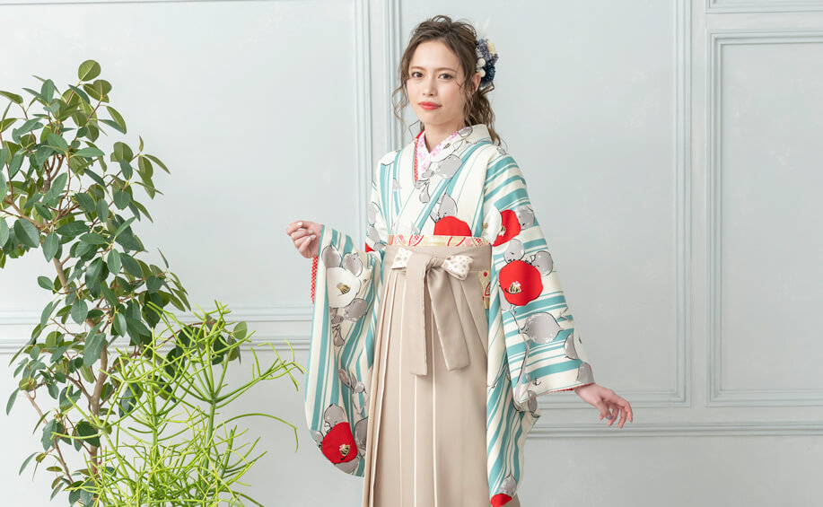 京都さがの館でレンタルできる椿柄の卒業式袴