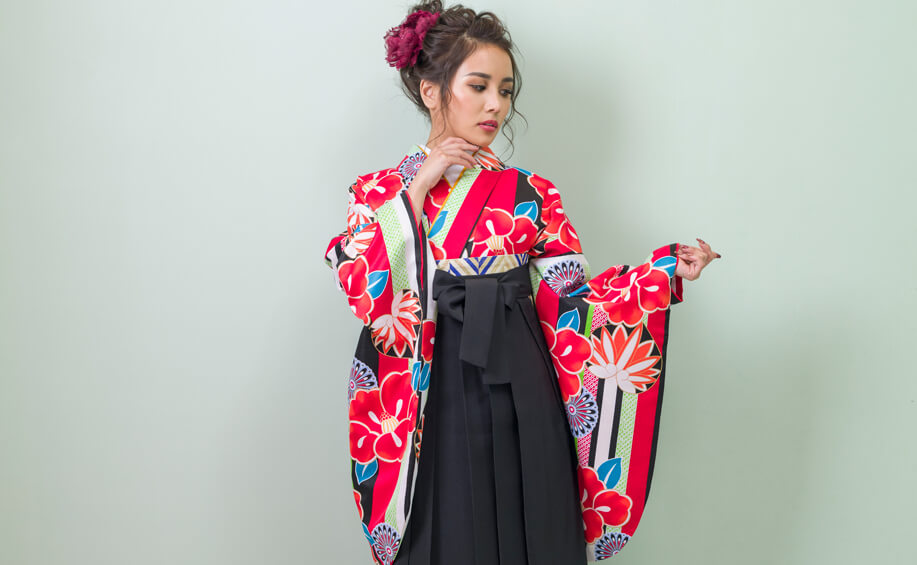 京都さがの館でレンタルできる椿柄の卒業式袴