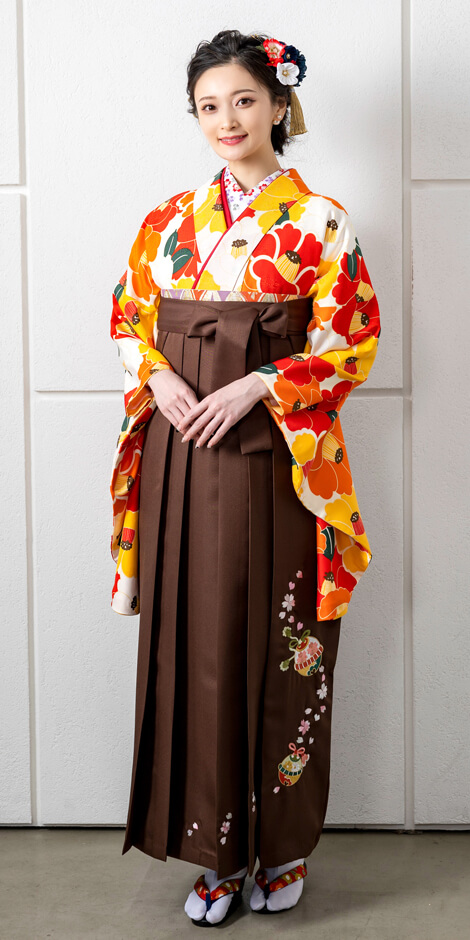 京都さがの館でレンタルできる黄色の卒業式袴