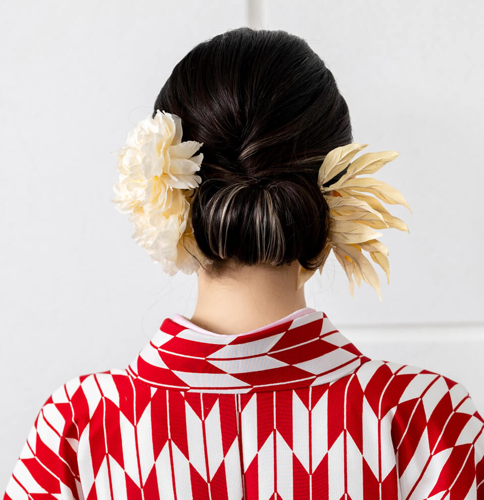 先生にピッタリな袴のヘアスタイル