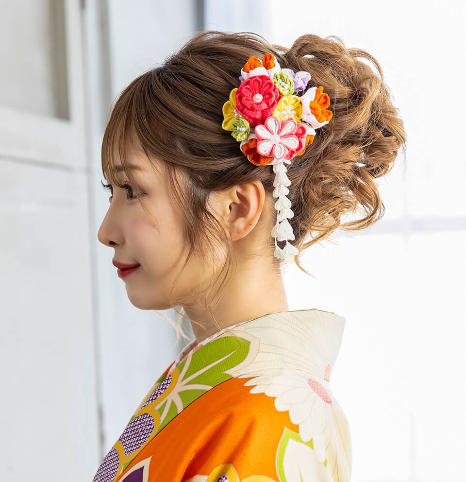 袴が似合う盛り髪風のヘアスタイル
