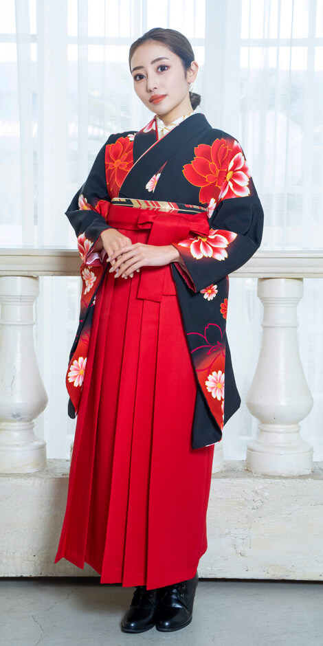 京都さがの館でレンタルできる黒色の卒業式袴