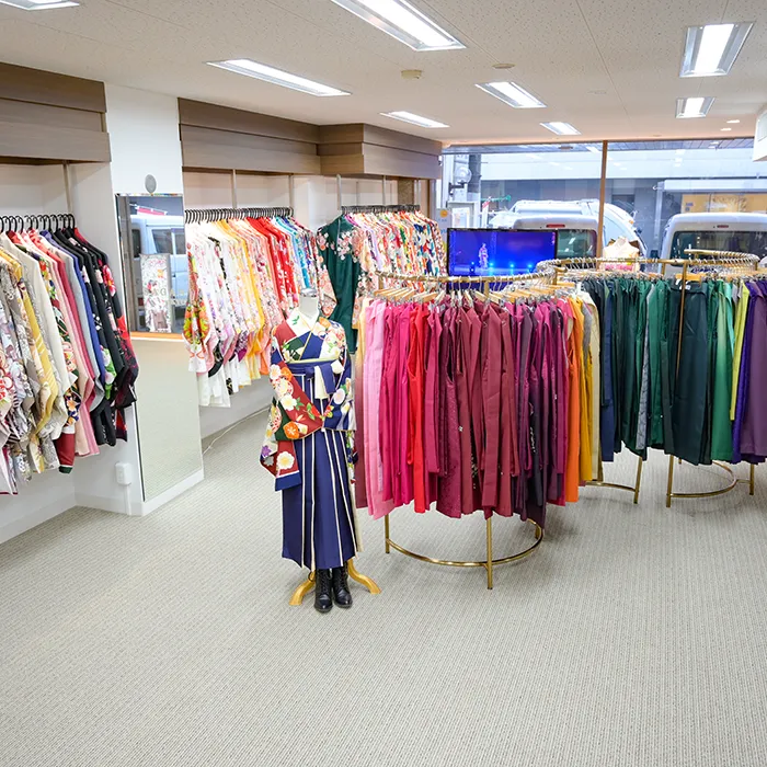 卒業式の袴レンタルの流れ|お店・展示会へお越しください。