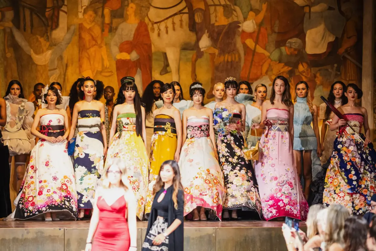 【衣裳提供】ミラノ&パリコレクションに京都さがの館の振袖ドレスを衣裳提供