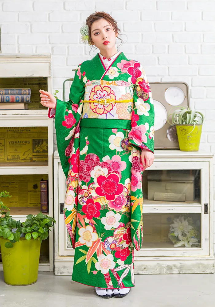 京都さがの館で成人式にレンタルできる緑の振袖
