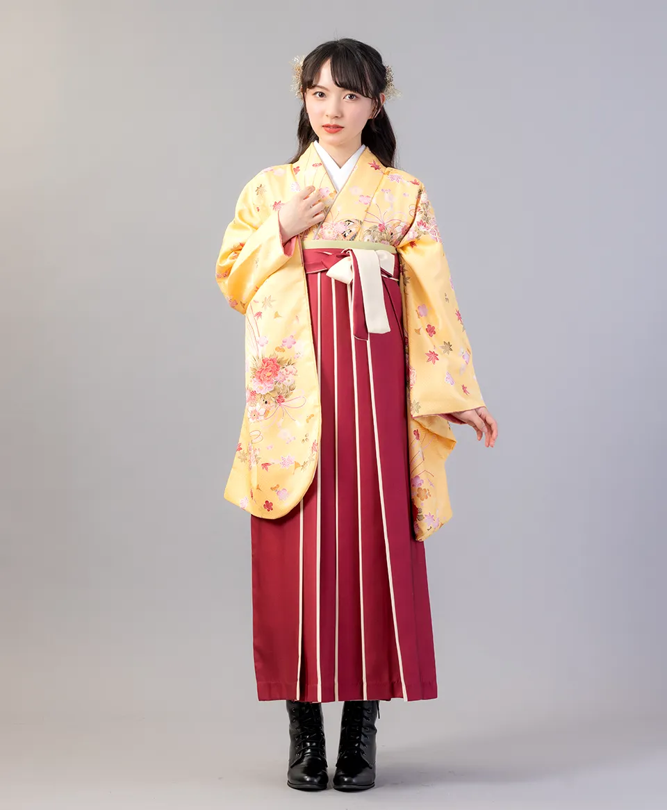 黄桜・まりの着物にエンジクリームラインの袴を合わせた古典可愛い卒業式袴コーデ｜京都さがの館