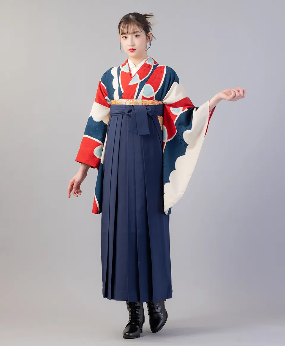 赤に青白雲の着物に紺の袴を合わせたレトロモダンな卒業式袴コーデ｜京都さがの館