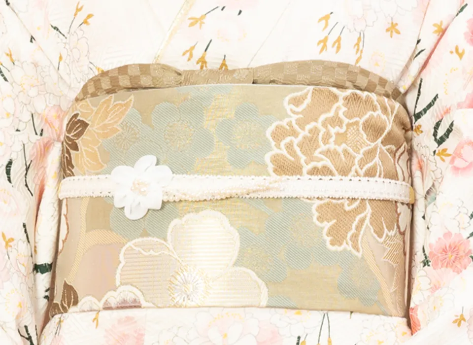 成人式の振袖におすすめの白色の帯締め 淡色振袖・古典柄・上品コーデ