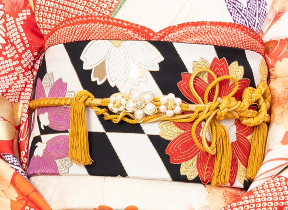 成人式の振袖におすすめのカラシ色の帯締め 古典柄に合う上品コーデ