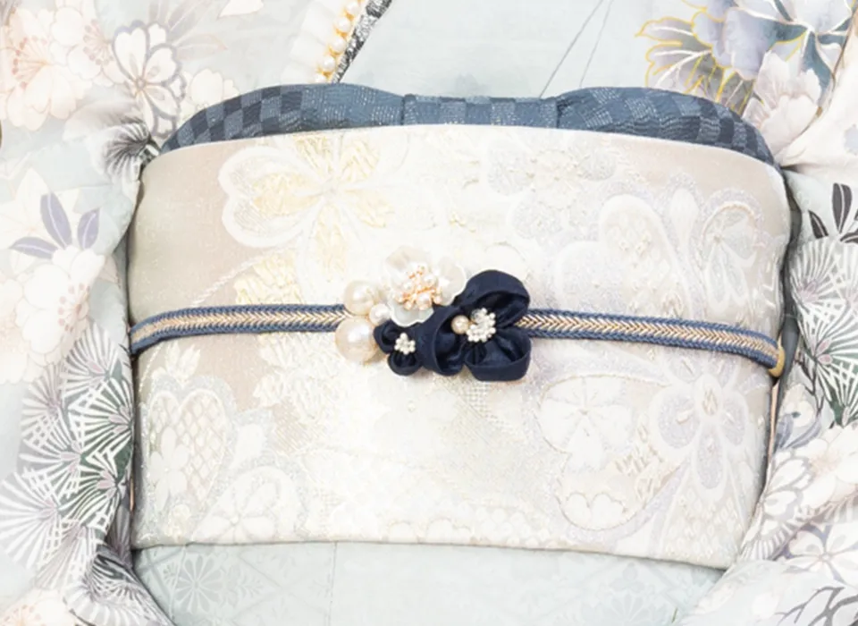 成人式の振袖におすすめの青色の帯締め モダン柄に合う同系色コーデ