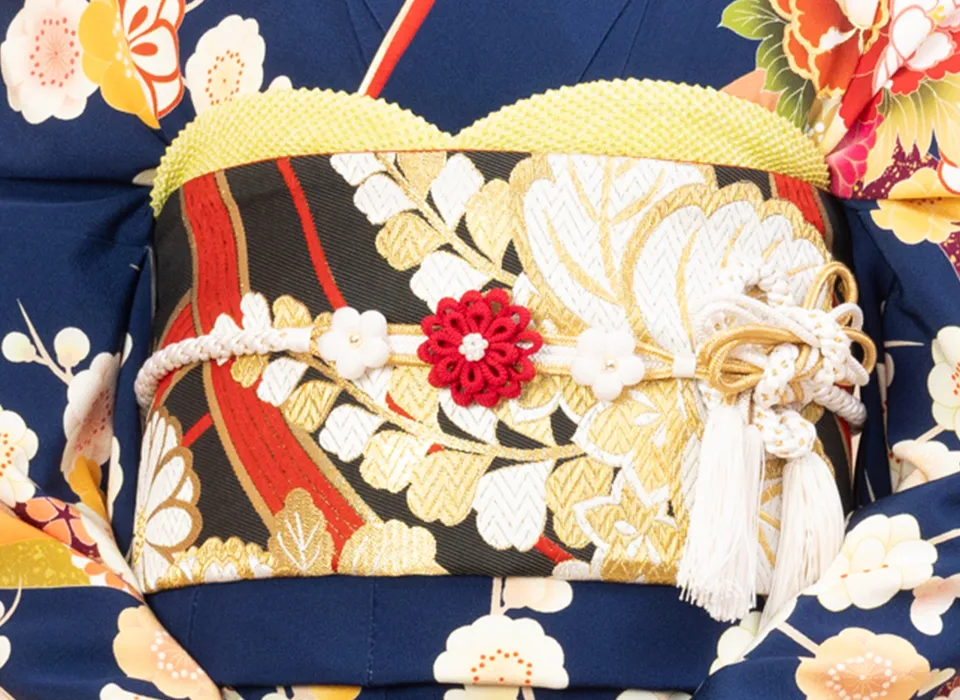 成人式の振袖におすすめの白色の帯締め 華やかな振袖に似合う上品コーデ