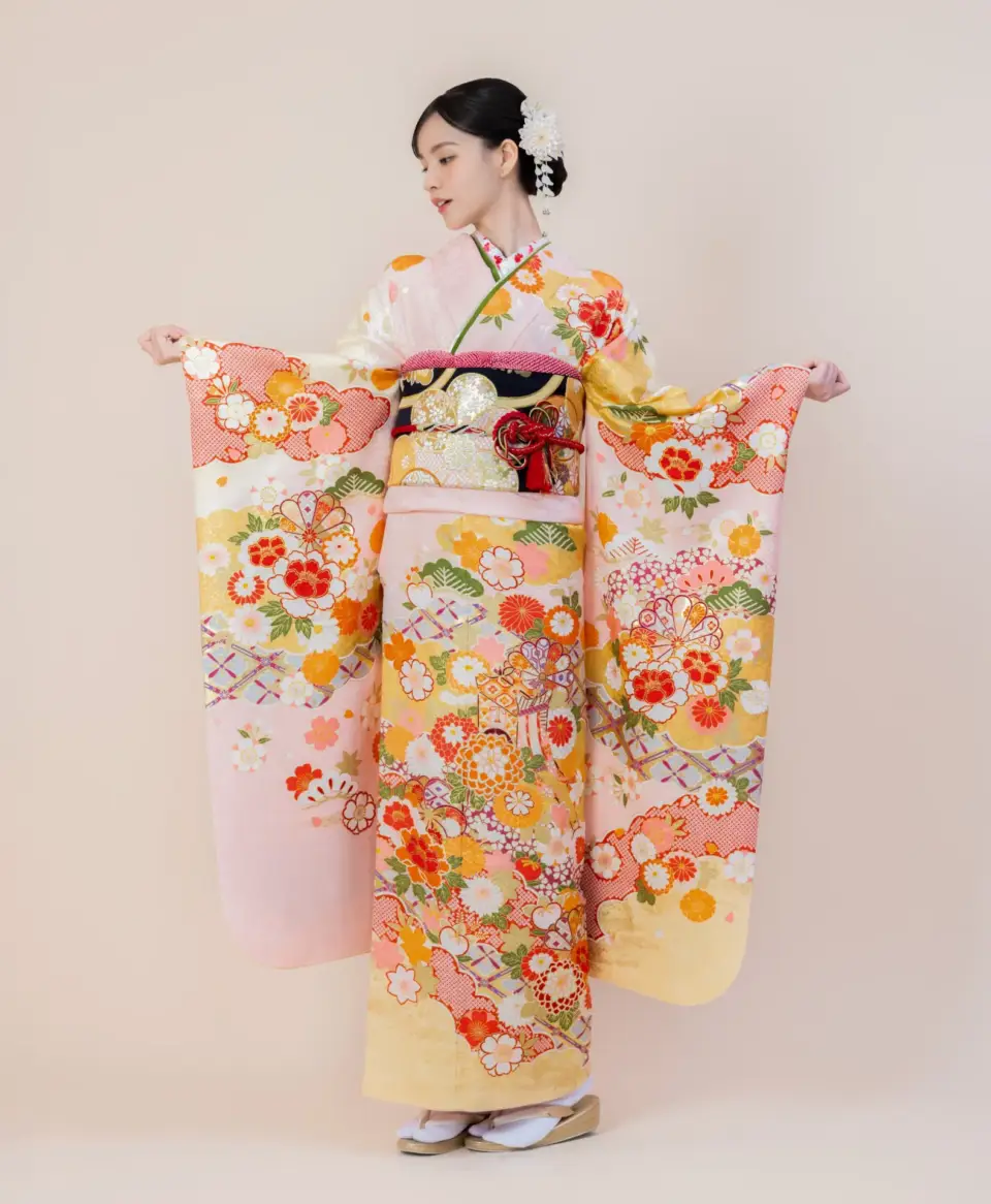 成人式振袖ﾋﾟﾝｸｸﾘｰﾑ雲に花づくし[FS0688]