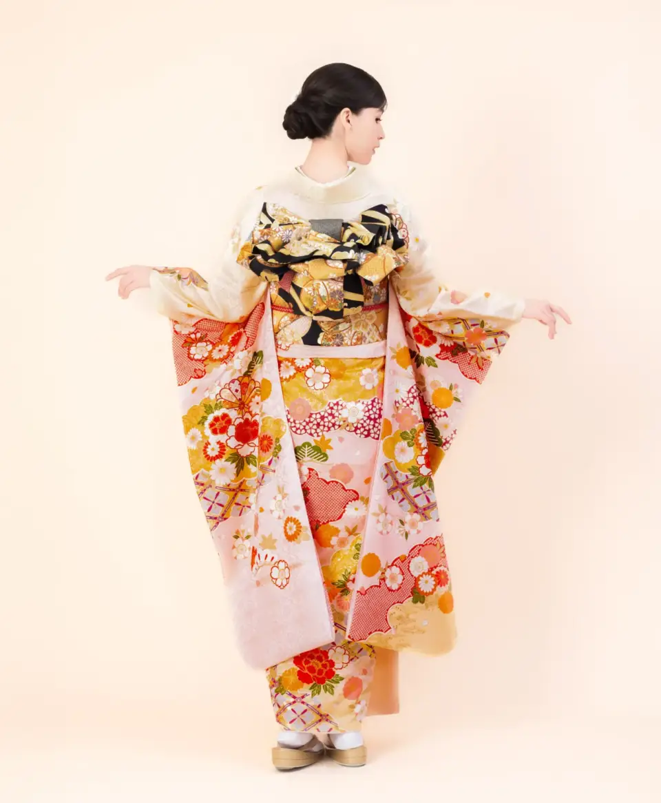 成人式振袖ﾋﾟﾝｸｸﾘｰﾑ雲に花づくし[FS0688]